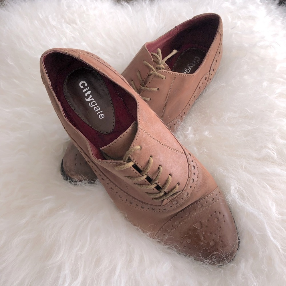 CITYGATE -6- Lovely Lace-up Oxfords with deep fuchsia lining